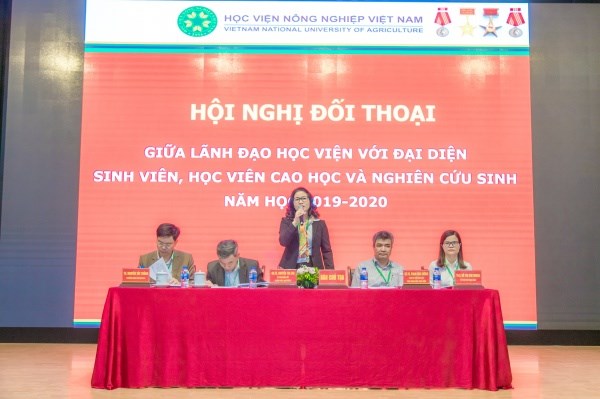 GS.TS. Nguyễn Thị Lan – Bí thư Đảng ủy, Giám đốc Học viện chủ trì Hội nghị
