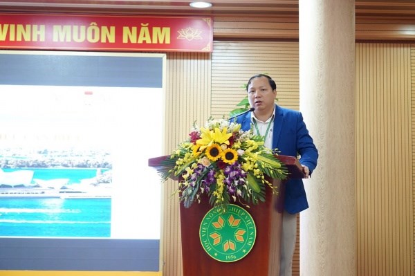 TS. Vũ Ngọc Huyên, Giám đốc Trung tâm Cung ứng nguồn nhân lực phát biểu khai mạc