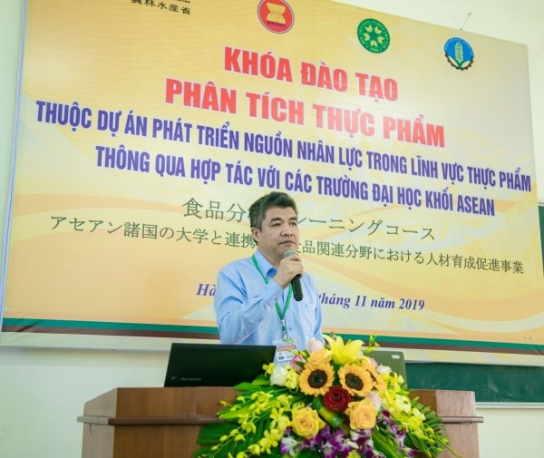 GS.TS. Phạm Văn Cường phát biểu khai giảng lớp học