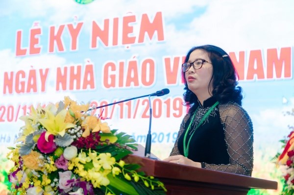 GS.TS. Nguyễn Thị Lan – Bí thư Đảng ủy, Giám đốc Học viện Nông nghiệp Việt Nam đọc diễn văn kỷ niệm ngày Nhà giáo Việt Nam 20/11