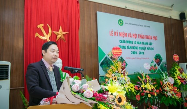 Ông Nguyễn Quang Tin – Phó vụ trưởng vụ Khoa học công nghệ và Môi trường phát biểu chúc mừng