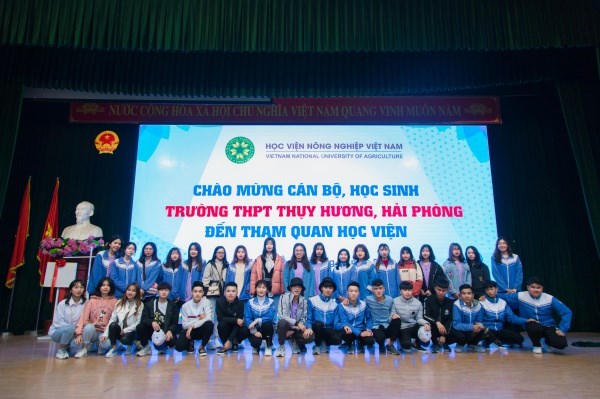 Học sinh Trường THPT Thụy Hương, Hải Phòng đến tham quan, trải nghiệm tại Học viện