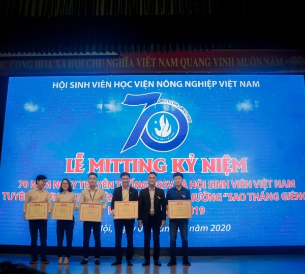 Các tập thể cá nhân được trao tặng bằng khen của Trung ương Hội Sinh viên Việt Nam