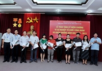 Lễ trao tặng Kỷ niệm chương “Vì sự nghiệp xây dựng tổ chức Công đoàn” và khen thưởng năm học 2012 – 2013