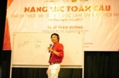 Tiến sĩ Lê Thẩm Dương với sinh viên Học viện Nông nghiệp Việt Nam