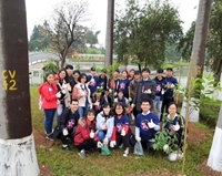 Sinh viên Học viện Nông nghiệp Việt Nam tham gia hoạt động trồng 1 000 cây hoa anh đào cùng tập đoàn AeonMall