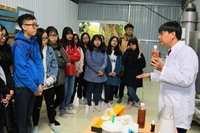 Giáo viên, phụ huynh và học sinh khối 11 trường THPT Chu Văn An, Hà Nội tham quan, trải nghiệm tại Học viện