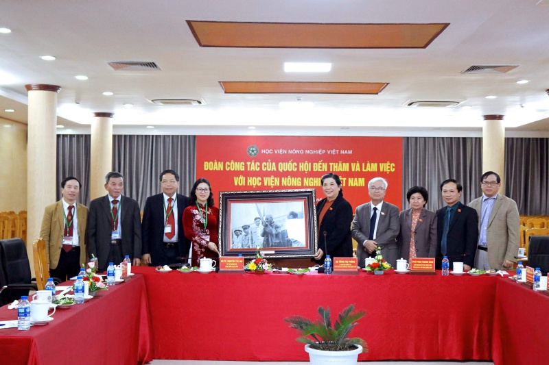 Các lãnh đạo cấp cao về thăm Học viện