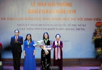 Lễ trao giải thưởng Kovalevskaia năm 2018 GS TS Nguyễn Thị Lan – Bí thư Đảng ủy, Giám đốc Học viện Nông nghiệp Việt Nam vinh dự là cá nhân duy nhất nhận giải