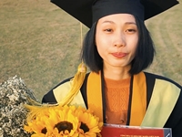 Cô gái ung thư 22 tuổi từng diễn vai về chính cuộc đời mình bật khóc ngày nhận bằng tốt nghiệp  Ước mơ của mình đã thành hiện thực rồi