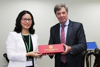 The President of Vietnam National University of Agriculture warmly welcomed the Ambassador of Argentine Republic to Vietnam