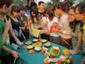 Sôi động “Hội thi khéo tay làm bánh” chào mừng Ngày Quốc tế phụ nữ