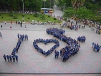 Sinh viên Trường Đại học Nông nghiệp Hà Nội xếp hình thể hiện tình yêu với Tổ quốc