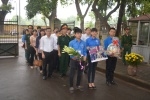 Cán bộ viên chức và sinh viên Nhà trường dâng hương tưởng niệm Đại tướng Võ Nguyên Giáp nhân dịp Kỉ niệm 60 năm chiến thắng Điện Biên Phủ