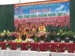 Sinh viên Học viện Nông nghiệp Việt Nam hòa mình vào Hội chợ Hoa xuân 2015