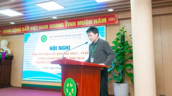 Ông Nguyễn Thanh Hải trình bày báo cáo tổng kết công tác đảm bảo ANCT-TTATXH, phòng chống cháy nổ năm 2019