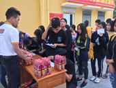 Tặng 500 suất quà cho sinh viên ở Kí túc xá nhân dịp Tết Nguyên đán Canh Tý 2020