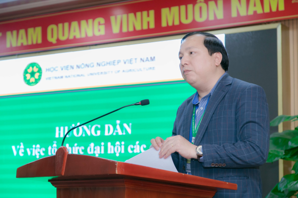 Đồng chí Vũ Ngọc Huyên – Phó Bí thư thường trực Đảng ủy Học viện hướng dẫn về việc tổ chức đại hội các cấp ủy