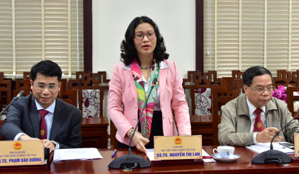 Giám đốc Học viện Nông nghiệp Việt Nam - GS. TS Nguyễn Thị Lan phát biểu tại buổi làm việc