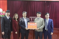 Học viện Nông nghiệp Việt Nam tặng 1 000 chai dung dịch sát khuẩn cho tỉnh Vĩnh Phúc