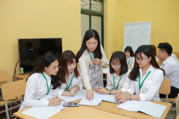 Sinh viên thực hành học phần Kế toán