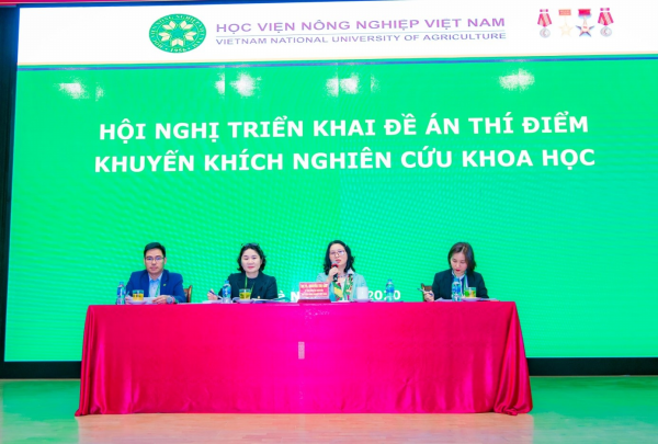 GS.TS. Nguyễn Thị Lan – Bí thư Đảng ủy, Giám đốc dafabet khuyến mãi viện phát biểu tại Hội nghị