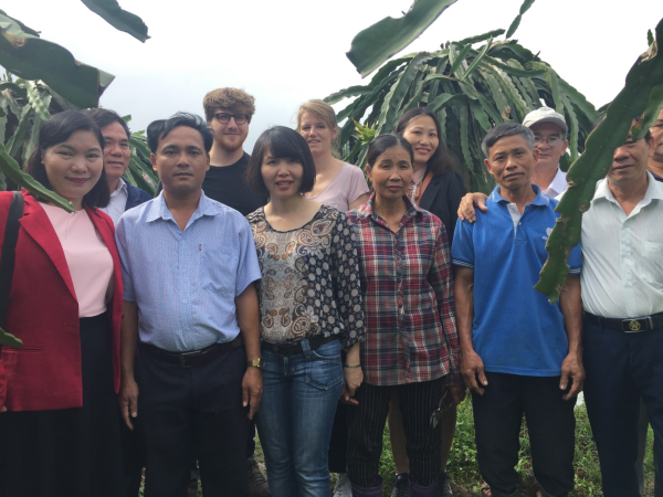 PGS.TS. Trần Thị Định cùng nhóm nghiên cứu tập huấn cho cán bộ tỉnh Bình Thuận
