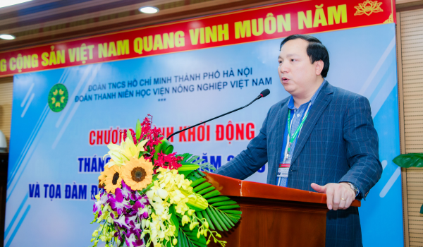 TS. Vũ Ngọc Huyên – Phó Bí thư thường trực Đảng ủy, Phó Giám đốc Học viện phát biểu tại buổi lễ