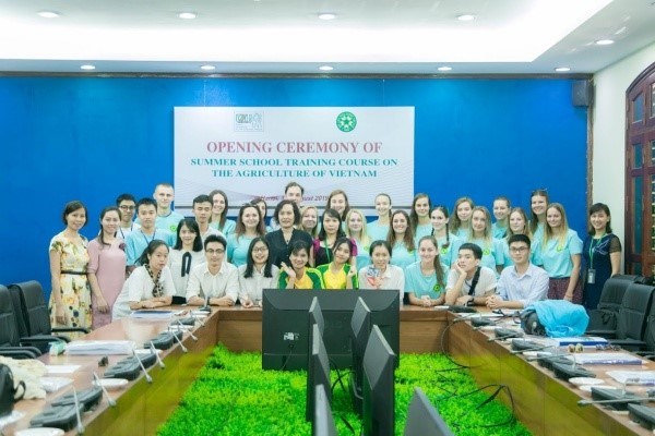 Sinh viên Đại học Khoa học Sự sống Praha (CULS), Cộng hòa Séc tham gia khóa học hè Summer School “Tìm hiểu về Nông nghiệp Việt Nam”