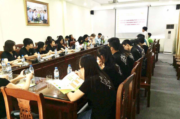 Sinh viên khoa Kế toán và Quản trị Kinh doanh đi thực tế tại Thái Bình