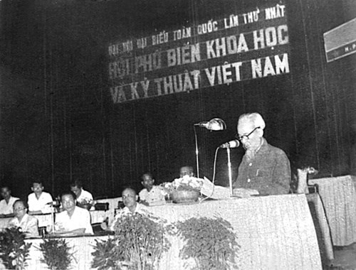 Chủ tịch Hồ Chí Minh đọc bài phát biểu tại Đại hội Đại biểu toàn quốc lần thứ I Hội phổ biến khoa dafabet khuyến mãi, kỹ thuật Việt Nam ngày 18/5/1963