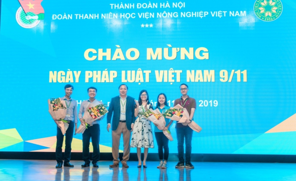 Meeting chào mừng Ngày pháp luật Việt Nam