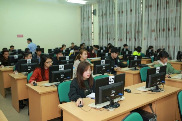 Sinh viên thực hành tại phòng máy tính Khoa Công nghệ thông tin, Học viện Nông nghiệp Việt Nam