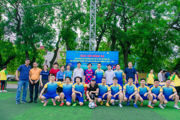 Đại diện đội Công ty VMC Việt Nam giành được giải Nhì