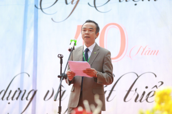 Ông Lưu Trọng Quang - Phó Giám đốc Sở TN&MT tỉnh Thanh Hóa, cựu sinh viên khóa 26 phát biểu chúc mừng nhân dịp kỷ niệm 40 năm thành lập Khoa Quản lý Đất đai