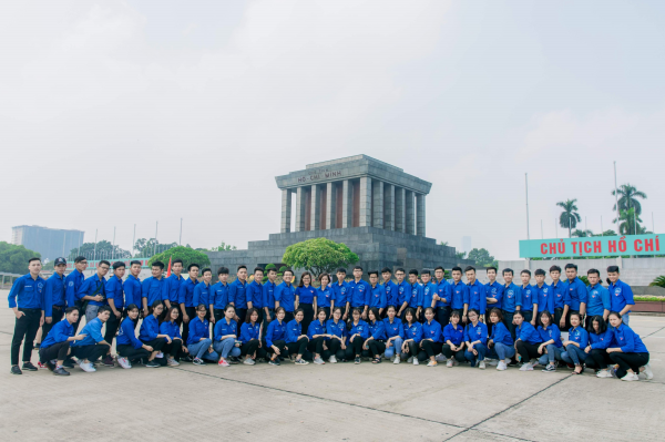 Đoàn Thanh niên Học viện tổ chức cho sinh viên đi viếng Lăng Chủ tịch Hồ Chí Minh (2019)