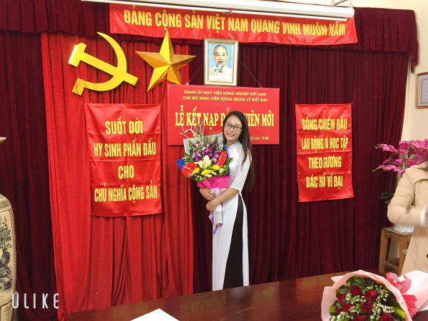 Đồng chí Nguyễn Thị Huyền Trang – Sinh viên khóa 61 tự hào khi là Đảng viên Đảng Cộng sản Việt Nam