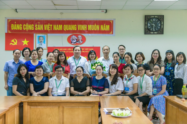 Lễ kết nạp đảng viên cho đồng chí Lê Thị Dung – giảng viên khoa Lý luận chính trị và Xã hội