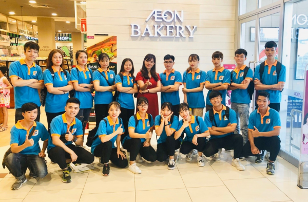 Sinh viên thực tập tại Trung tâm thương mại Aeon Mall, Hà Nội