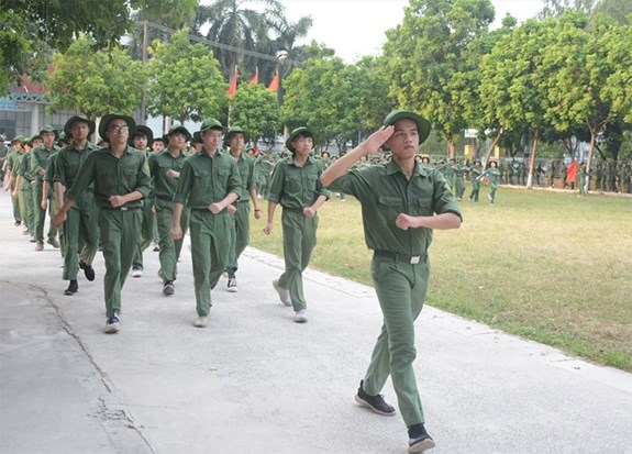 Sinh viên Học viện Nông nghiệp Việt Nam thực hiện nội dung thi điều lệnh đội ngũ.