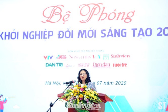 GS. TS Nguyễn Thị Lan cho biết: Triển lãm các sản phẩm khoa học công nghệ và khởi nghiệp gồm các gian hàng trưng bày sản phẩm khoa học công nghệ của sinh viên, CBVC Học viện có tiềm năng thương mại hoá từ các đề tài nghiên cứu khoa học sẽ giúp lan tỏa, ươm mầm ý tưởng khởi nghiệp tới đông đảo thanh niên, sinh viên.