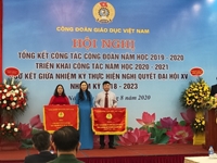 Công đoàn Học viện Nông nghiệp Việt Nam nhận cờ thi đua Công đoàn cơ sở xuất sắc trong phong trào thi đua “Nghiên cứu khoa học và chuyển giao công nghệ”
