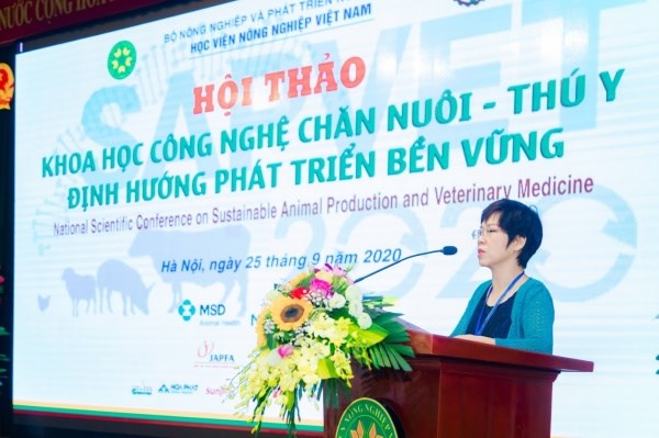 Bà Nguyễn Giang Thu - Phó Vụ trưởng Vụ Khoa học công nghệ và Môi trường phát biểu chỉ đạo Hội thảo