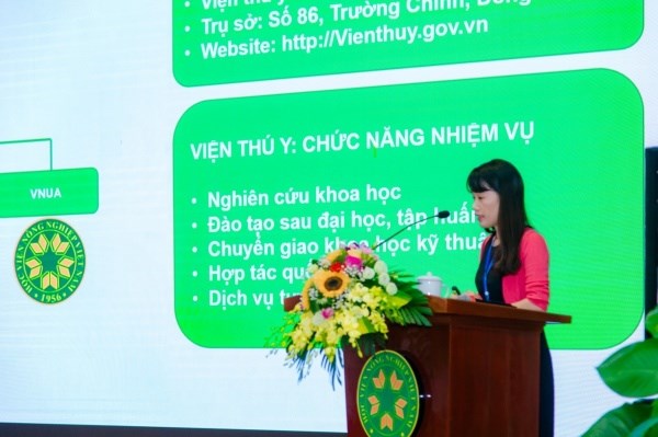 Các báo cáo viên trình bày tại Hội thảo