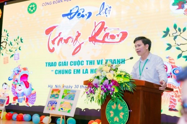 TS. Nguyễn Tất Thắng - Chủ tịch Công đoàn Học viện, Trưởng ban CTCT&CTSV phát biểu tại buổi lễ