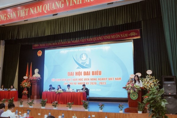 Điều hành Đại hội là Đoàn Chủ tịch gồm 05 đồng chí và Đoàn Thư ký gồm 02 đồng chí