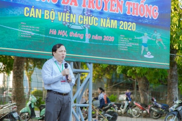 TS. Vũ Ngọc Huyên - Phó Bí thư thường trực Đảng ủy, Phó Giám đốc Học viện phát biểu tại buổi lễ