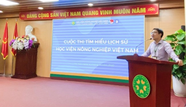 Đồng chí Nguyễn Trọng Tuynh – Phó Bí thư Đoàn Thanh niên, Chủ tịch Hội Sinh viên Học viện phát biểu khai mạc chung kết cuộc thi