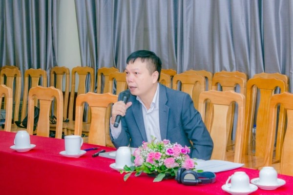 Ông Nguyễn Song Hà - Trợ lý trưởng đại diện FAO tại Việt Nam giới thiệu về chương trình Research4Life và hướng dẫn cách sử dụng nguồn dữ liệu AGORA