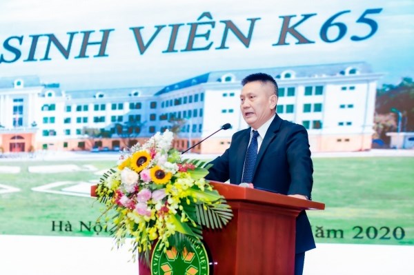 PGS.TS. Trần Hữu Cường, Trưởng Khoa Kế toán và Quản trị kinh doanh phát biểu khai mạc chương trình